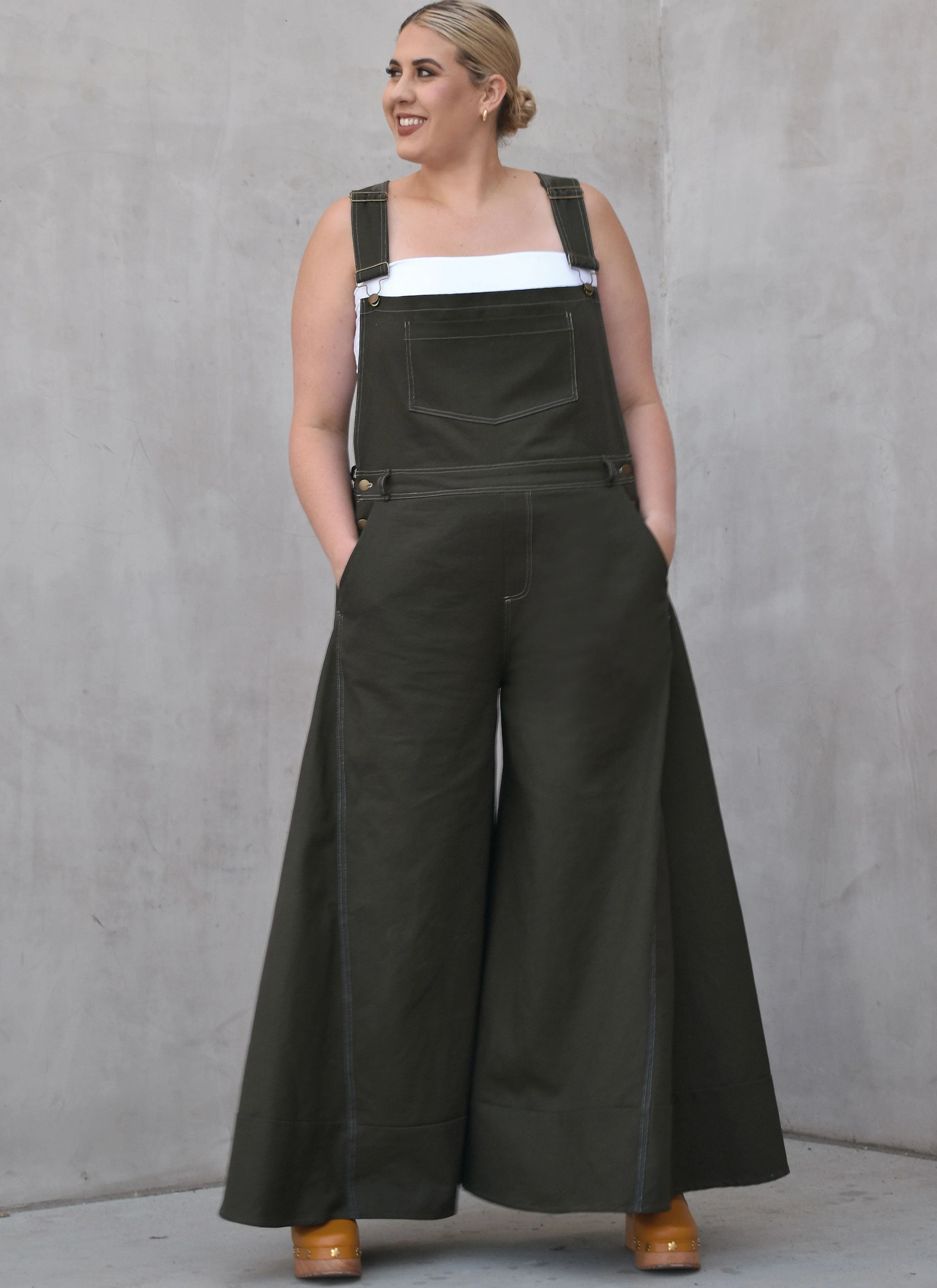 KnowMe Pattern Me2062 Misses' Overalls - Image 2