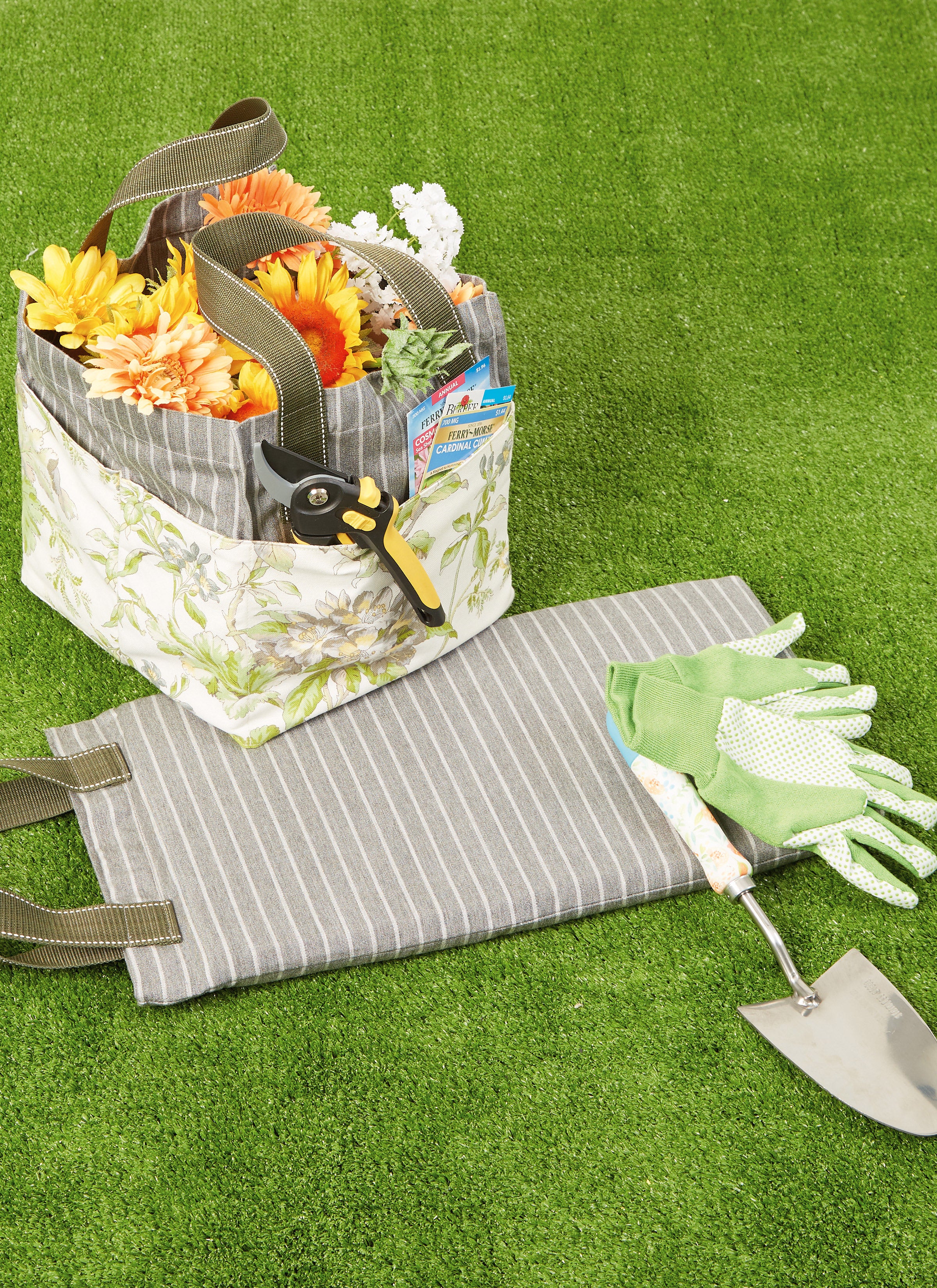 McCall's Pattern M8300 Garden Items - Image 5