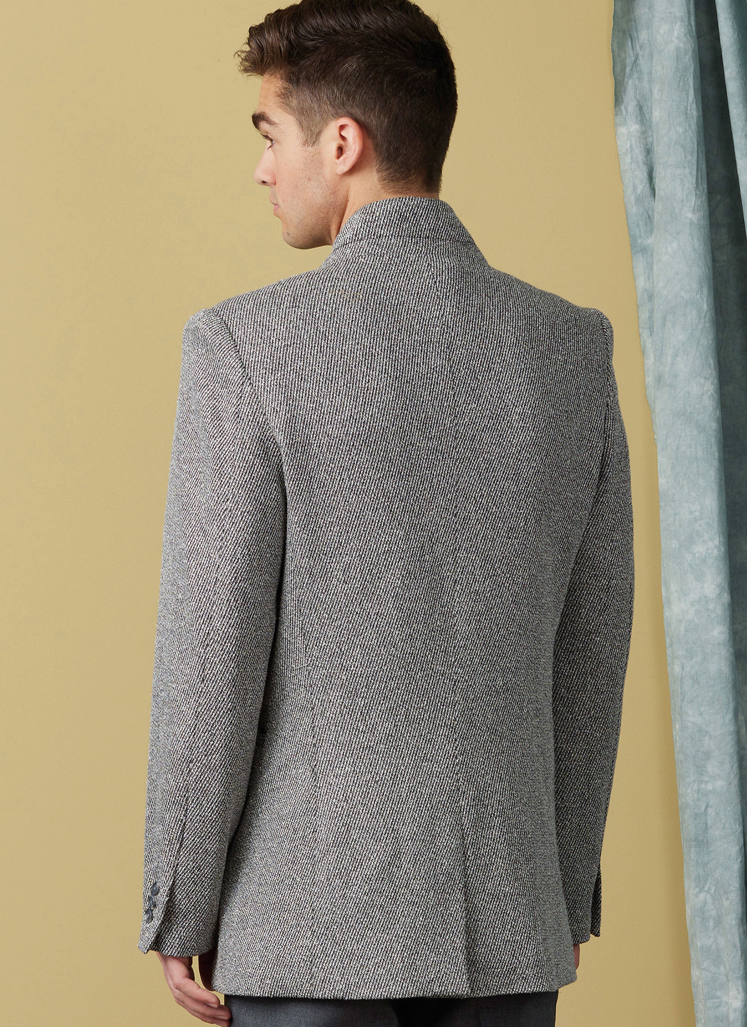 Vogue V1930 Men's Coat - Image 3