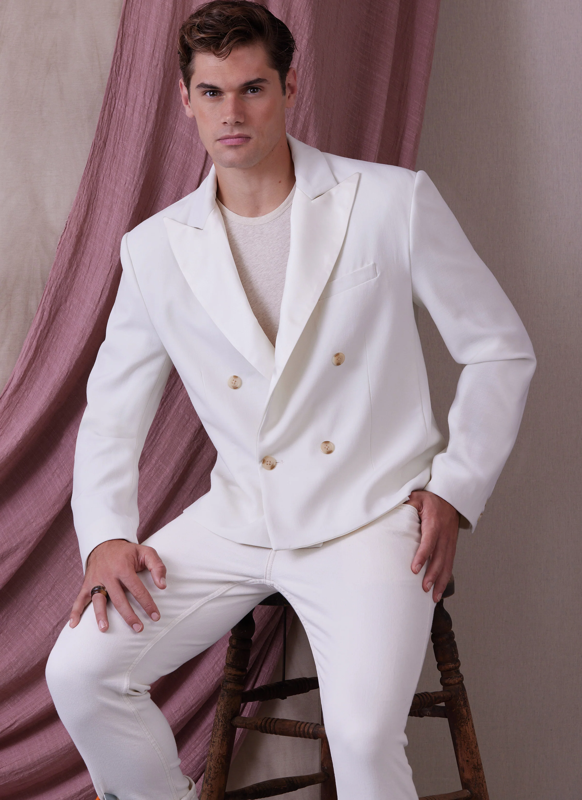 Vogue V1946 Men / Boy Jacket - Image 3